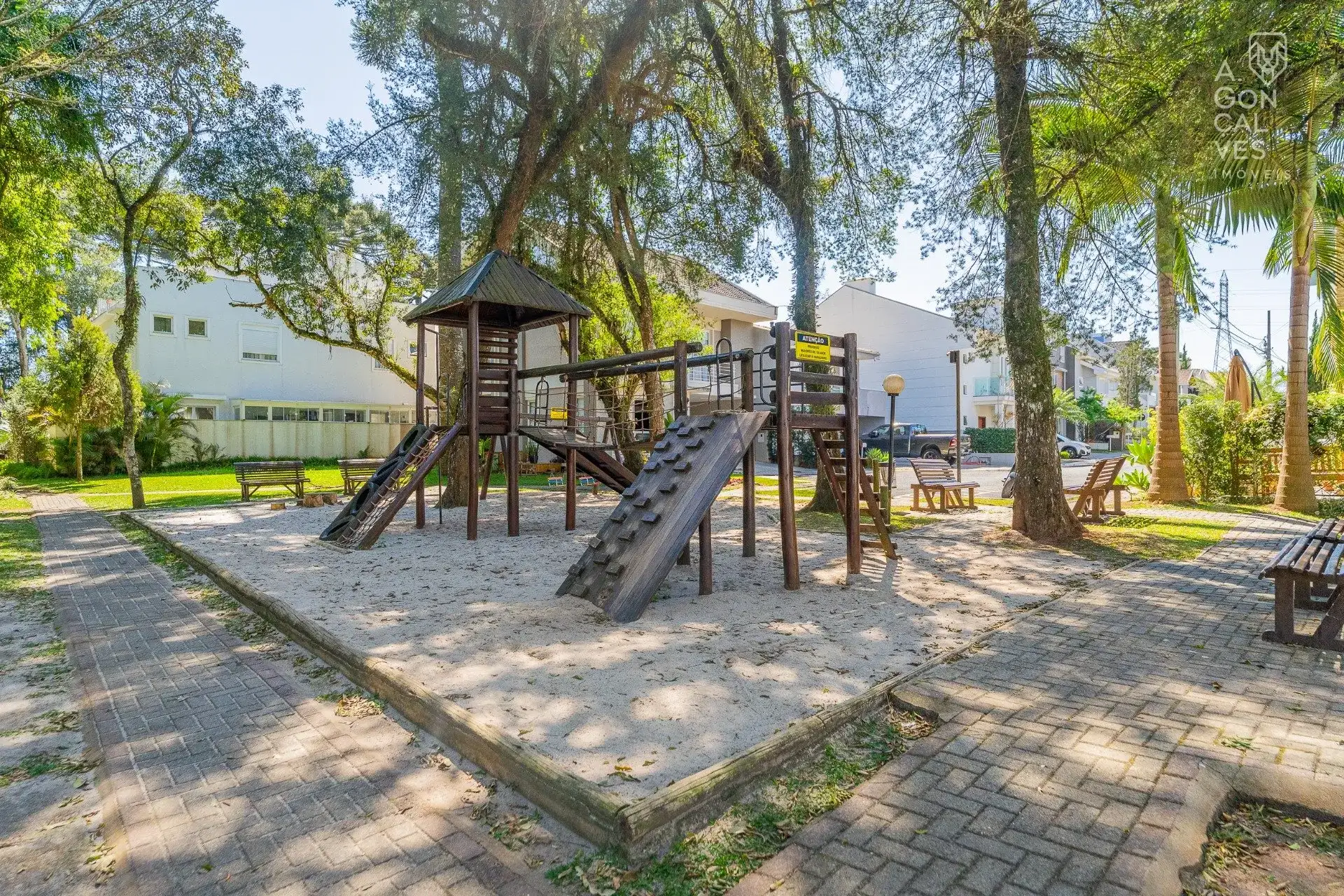 Будинок 247 м² з панорамними вікнами та робочим місцем — photo 39