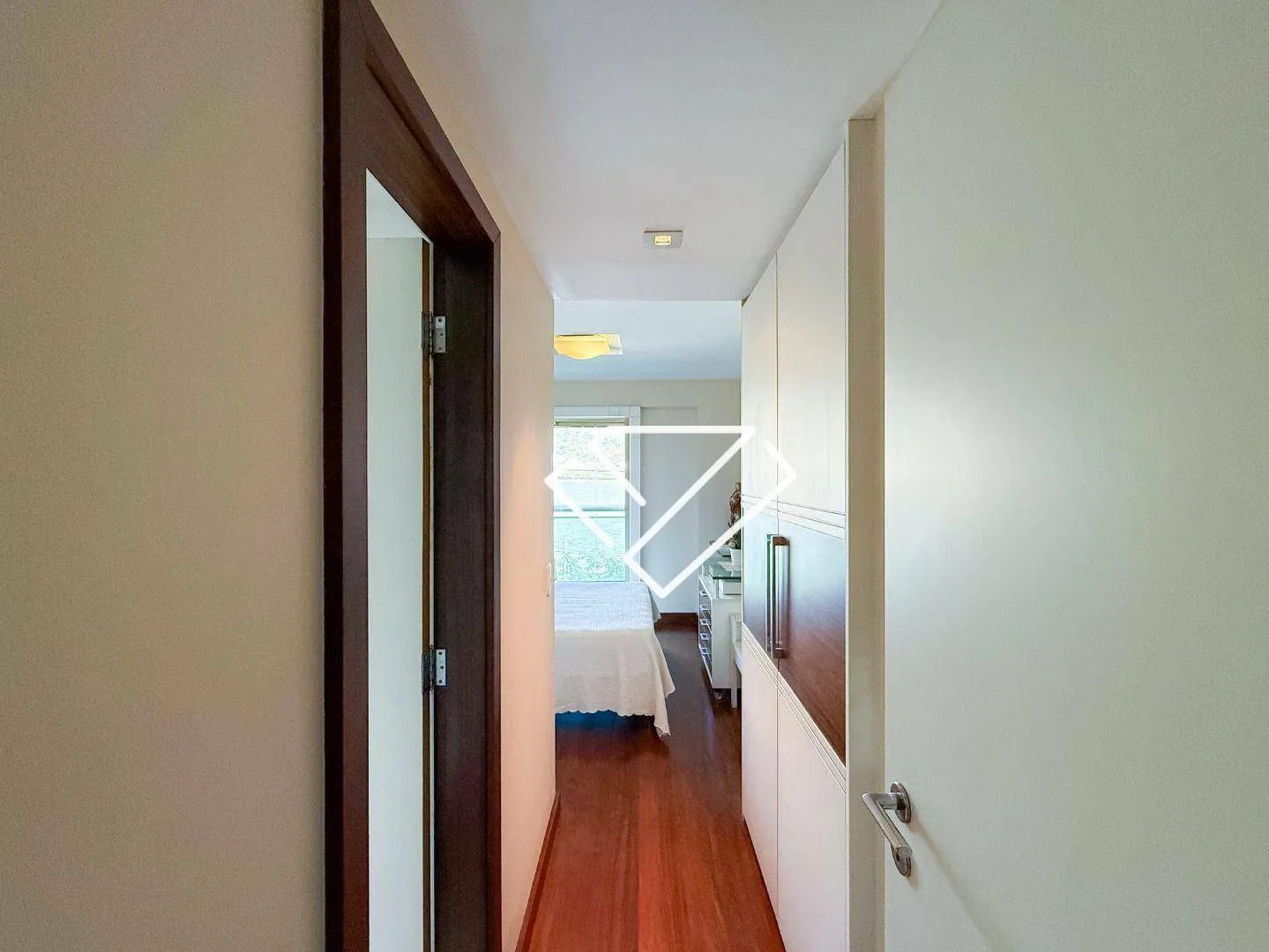 Furnished apartment with 4 en-suites and 258 m² — photo 25