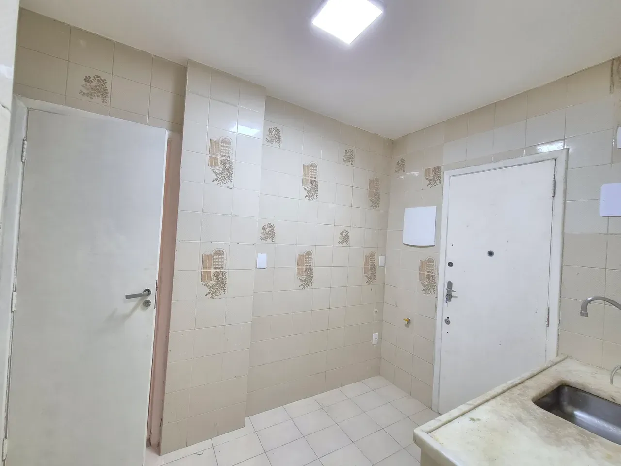 Квартира на 3-му поверсі з дерев'яною підлогою або ламінатом — photo 8