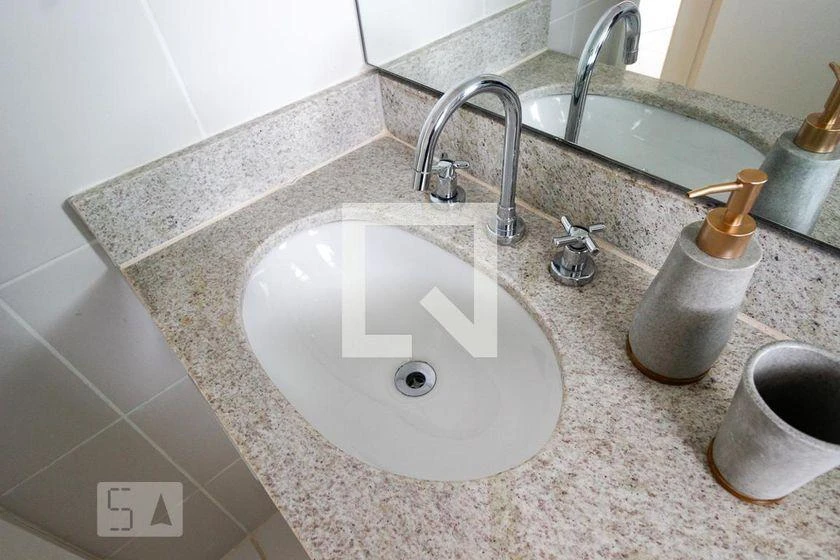 House for rent with 4 en-suite bedrooms and 450 m² — photo 37
