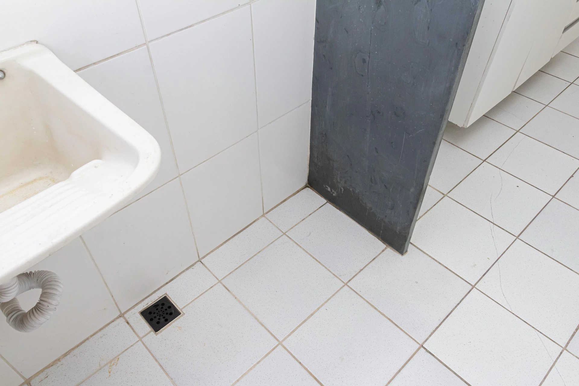 2-bedroom apartment in a building with a pool — photo 53