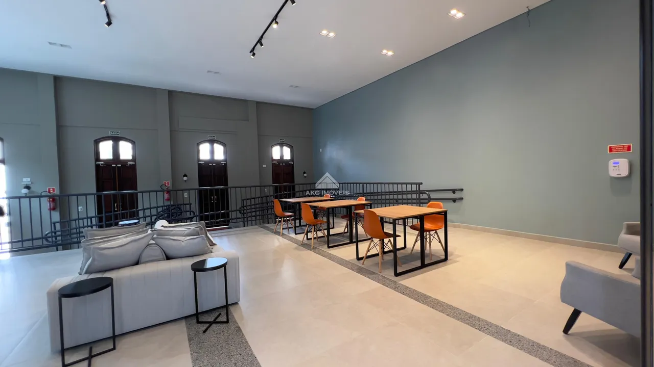 Apartamento de 1 quarto com cozinha fechada e fogão elétrico — photo 17