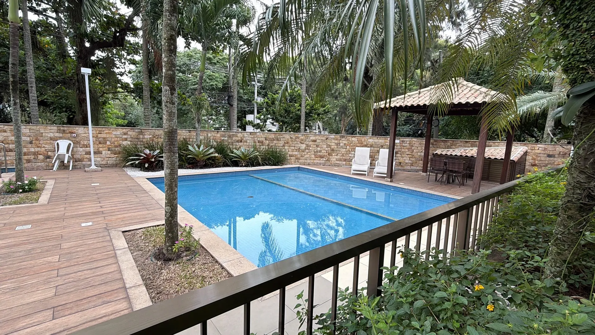 Furnished apartment, 112 m², with a glass-enclosed balcony — photo 36