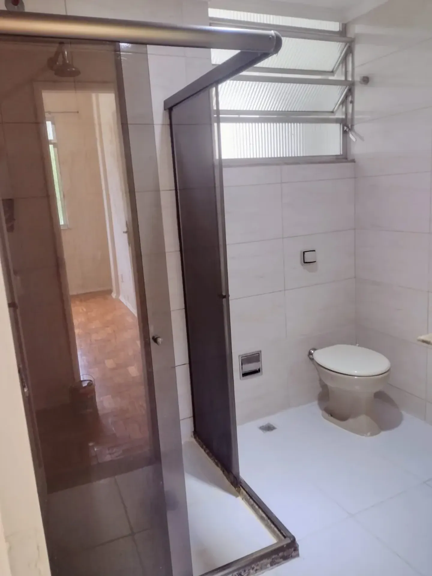 Apartment on the 4th floor with wood or laminate floors — photo 5