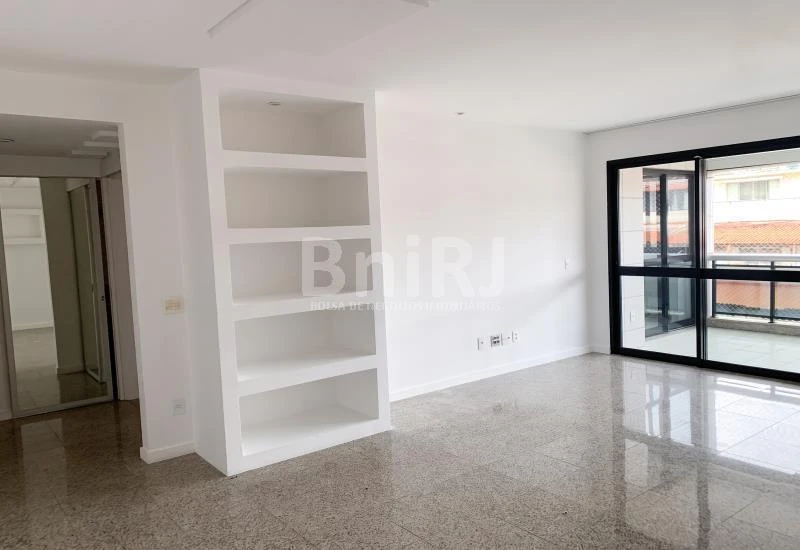 3-bedroom apartment in a building with a pool — photo 16
