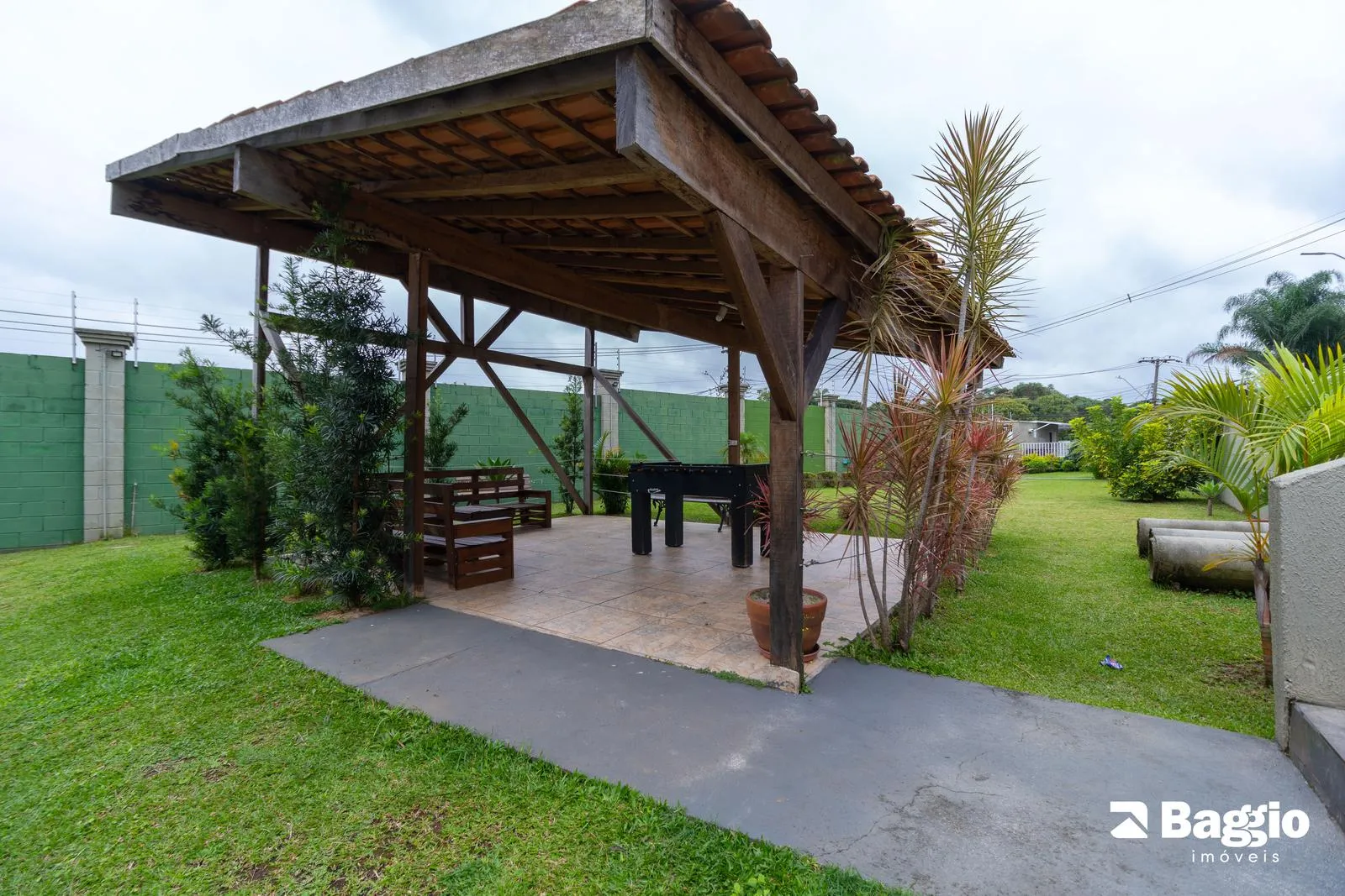 Balcony with a grill in a 3-bedroom house, 118 m² — photo 68