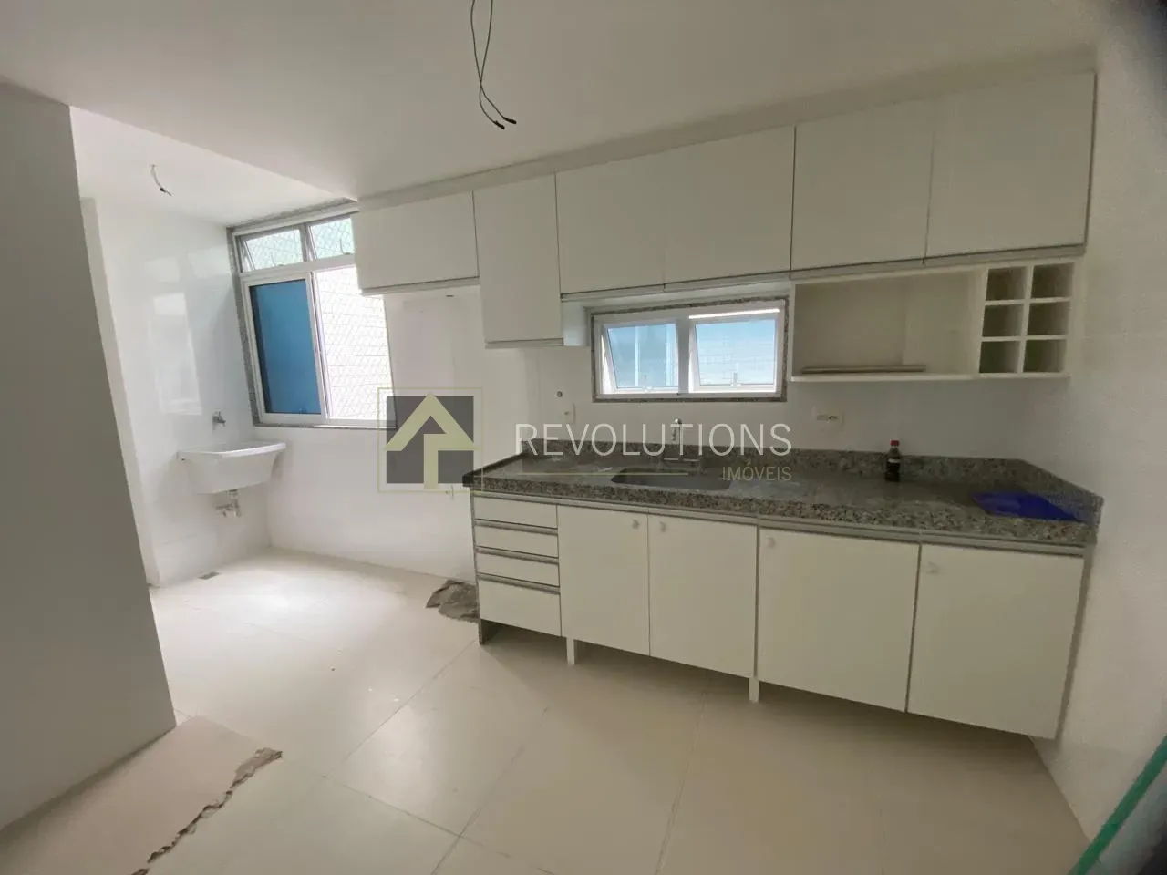 Apartamento de 3 quartos em condomínio com piscina