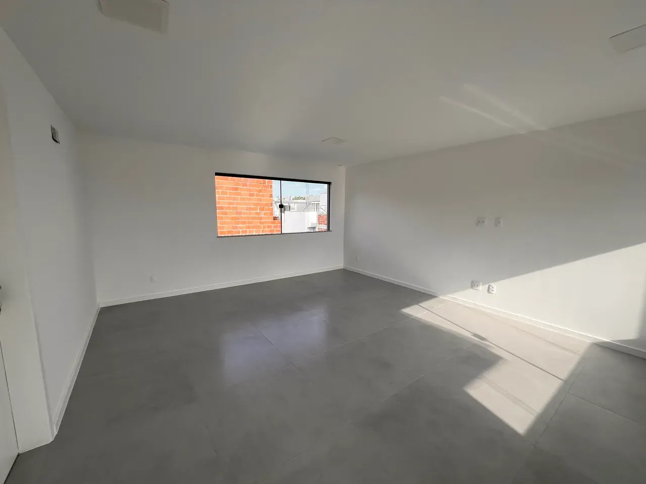 House, 330 m², with floor-to-ceiling windows — photo 17