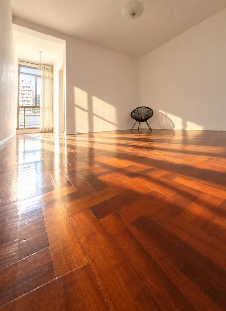 Wood or laminate floors in a one-bedroom apartment, 62 m² — photo 6