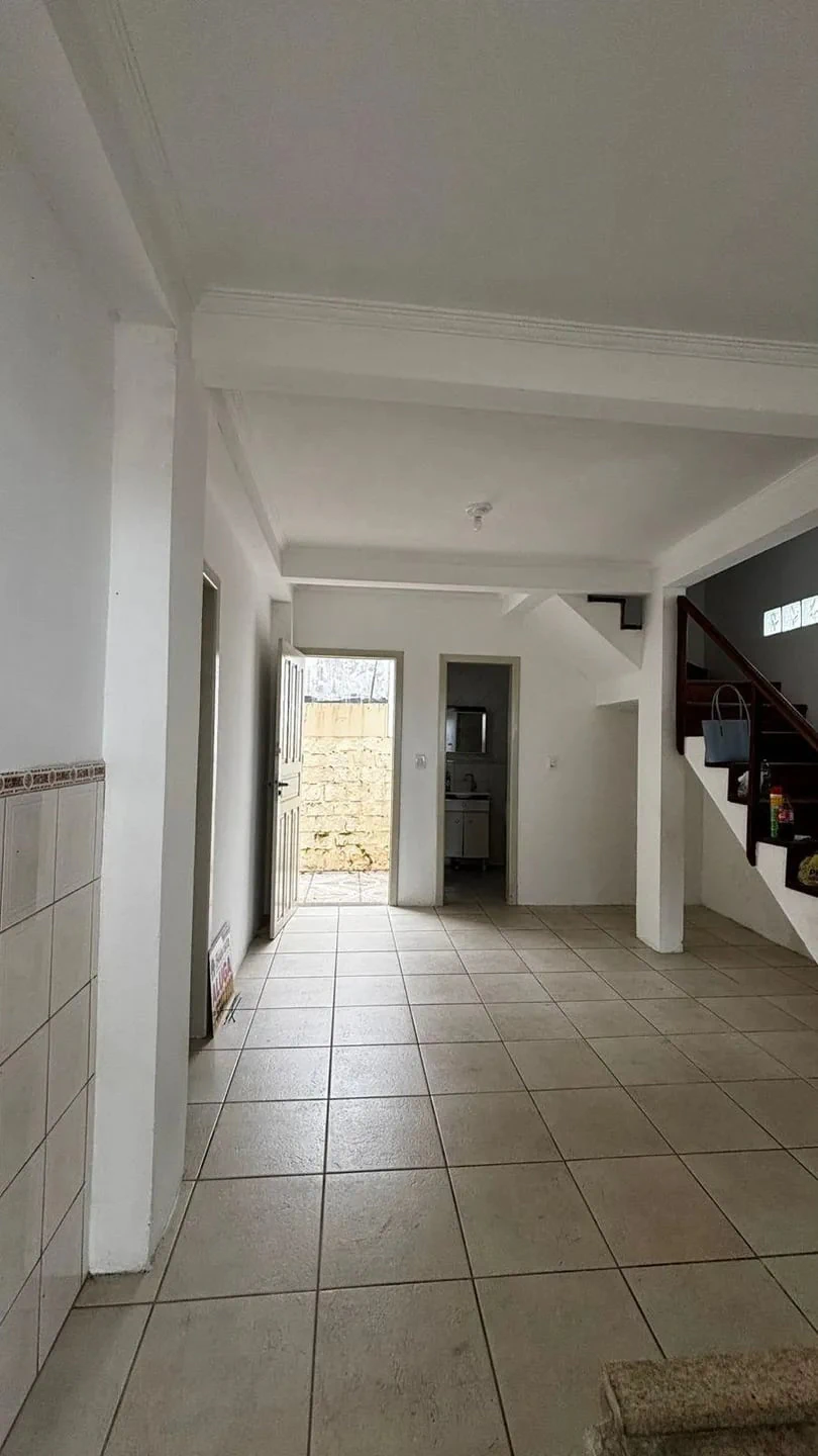 House with 4 bedrooms and a gas stove plus 1 parking spot