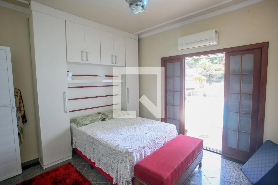5-bedroom house with a bathtub in Rio de Janeiro — photo 14