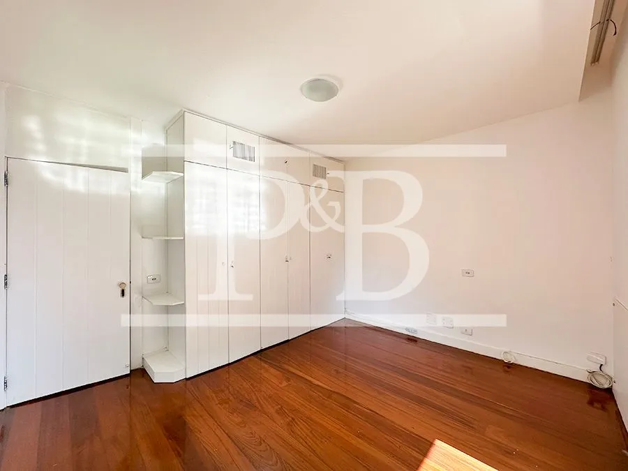 4-bedroom apartment with balcony and 319 m² — photo 19