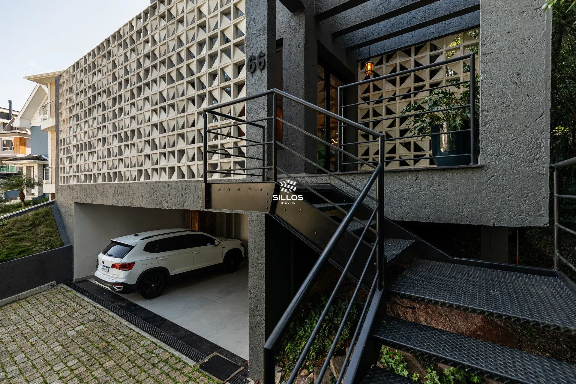 Condominium house with 5 bedrooms and 4 en-suites with balcony — photo 40
