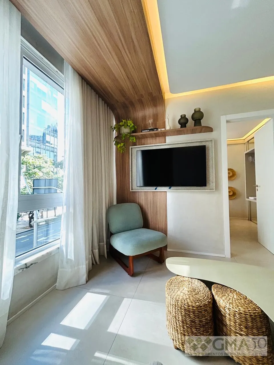 Furnished 2-bedroom apartment with open-plan kitchen — photo 13