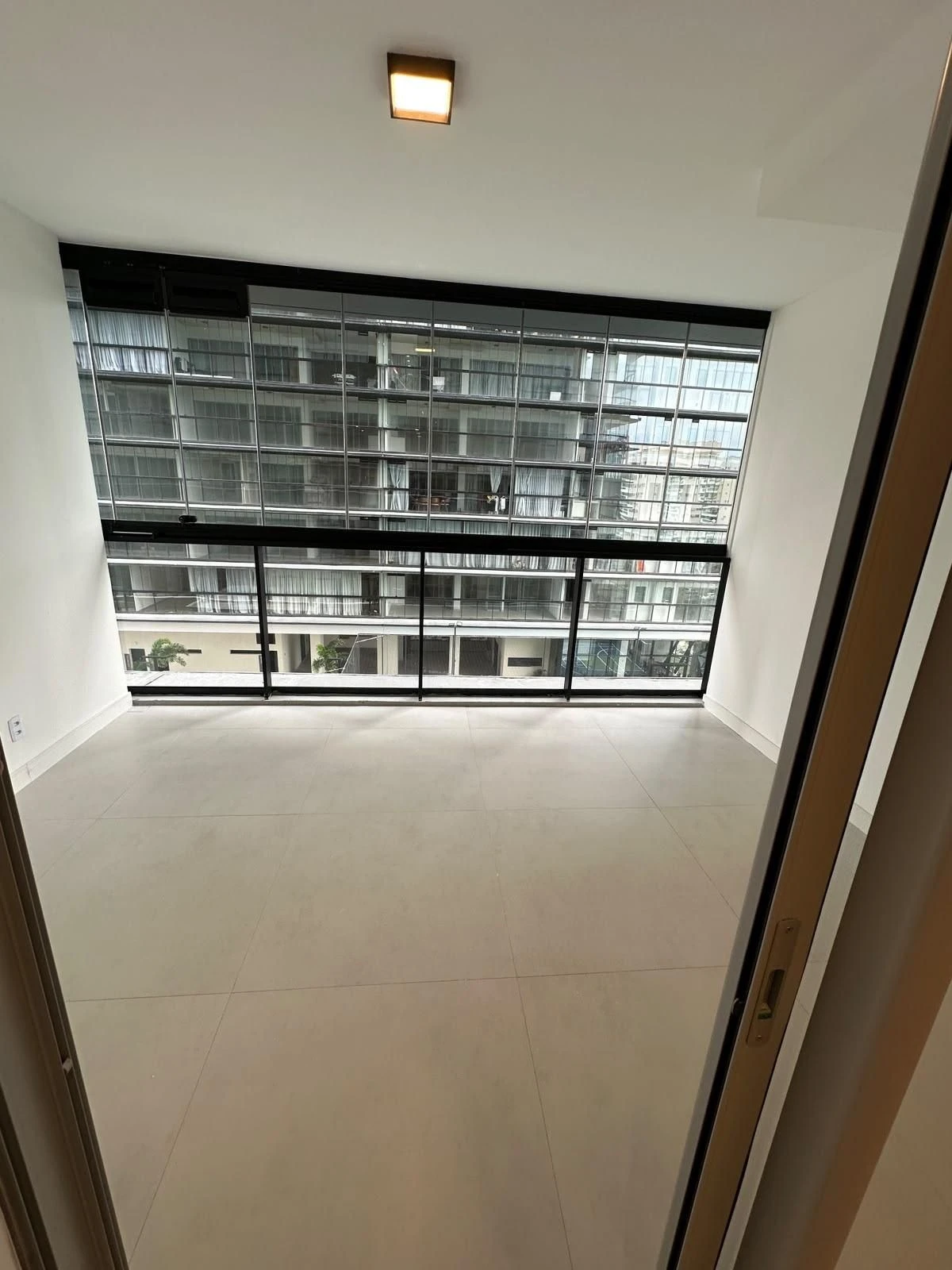 Floor-to-ceiling windows in a 2-bedroom apartment, 84 m² — photo 3