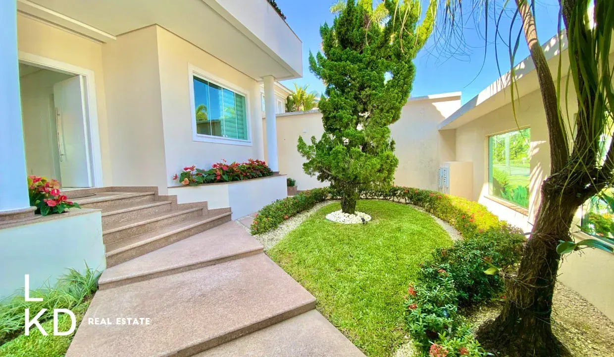 Unfurnished house with 5 bedrooms and 5 bathrooms — photo 10