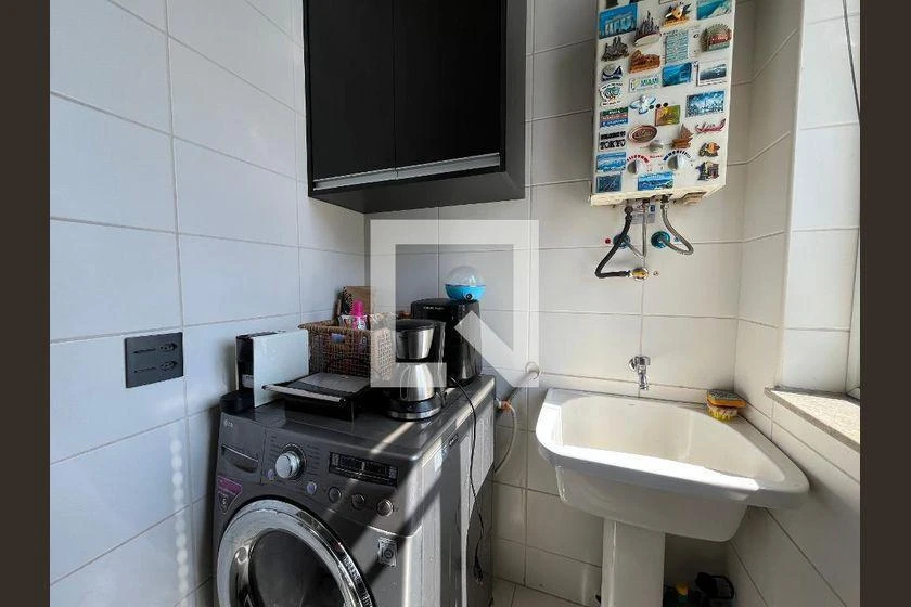 One-bedroom apartment with a mountain view — photo 34