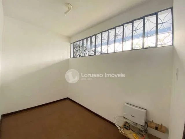 190 m² house with a bathtub and a home office — photo 6