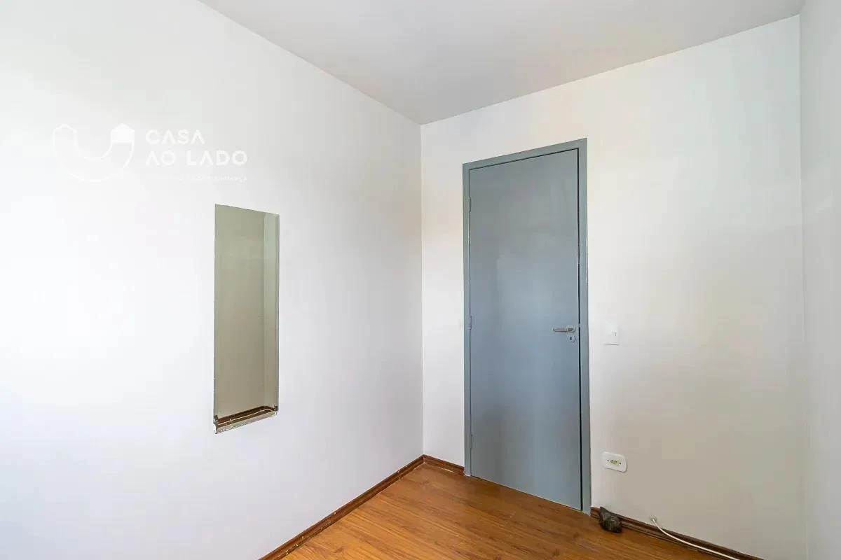 Apartamento com piso de madeira ou laminado, Tingui — photo 19
