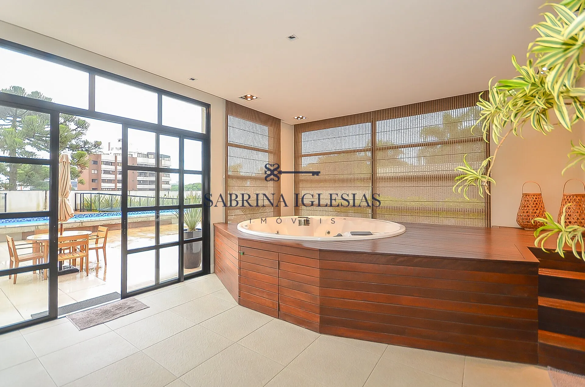 2-bedroom apartment with a bathtub — photo 2
