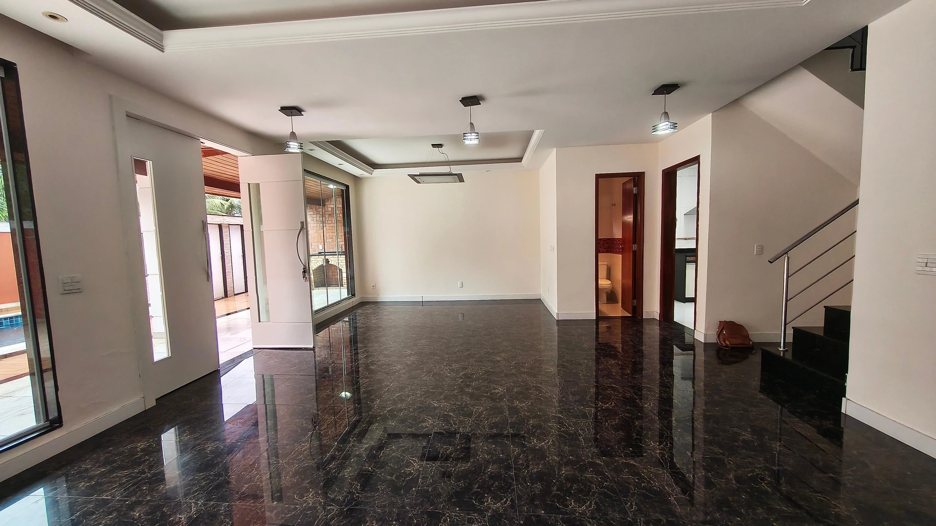 House, 241 m², with floor-to-ceiling windows — photo 31