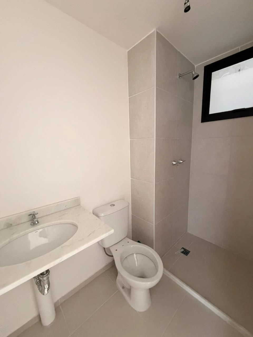 Unfurnished 2-bedroom apartment with 1 bath and pets — photo 18