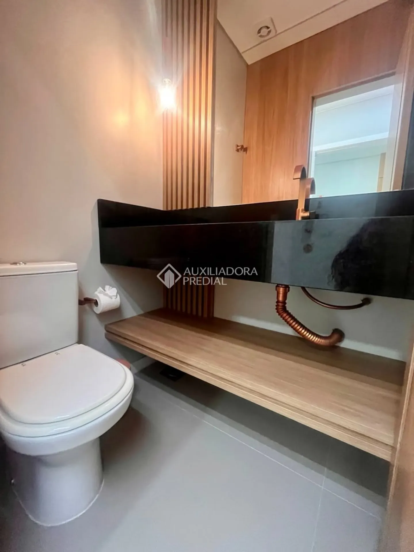 Furnished 92 m² apartment with balcony and 2 parking spots — photo 23