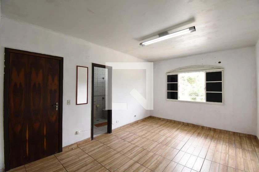 Unfurnished house with 4 bedrooms and laundry area — photo 4