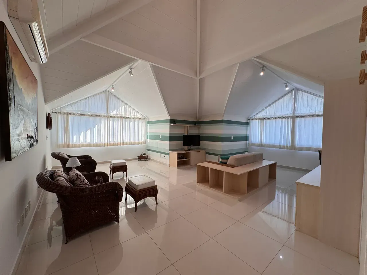 Furnished 800 m² house on the 4th floor with 8 parking spots — photo 63