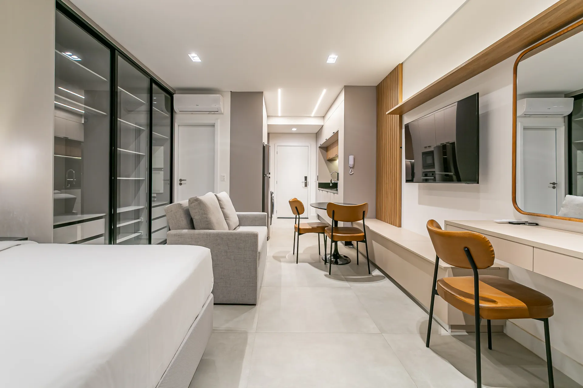 Furnished studio with open-plan kitchen and 39 m² — photo 14