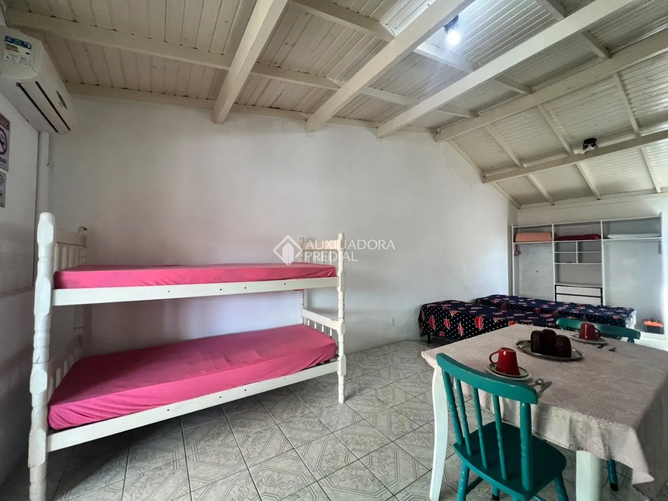 Furnished studio with 38 m², 1 bedroom and 1 bathroom — photo 16