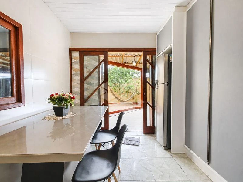 Balcony with a grill in a 2-bedroom house, 100 m² — photo 14