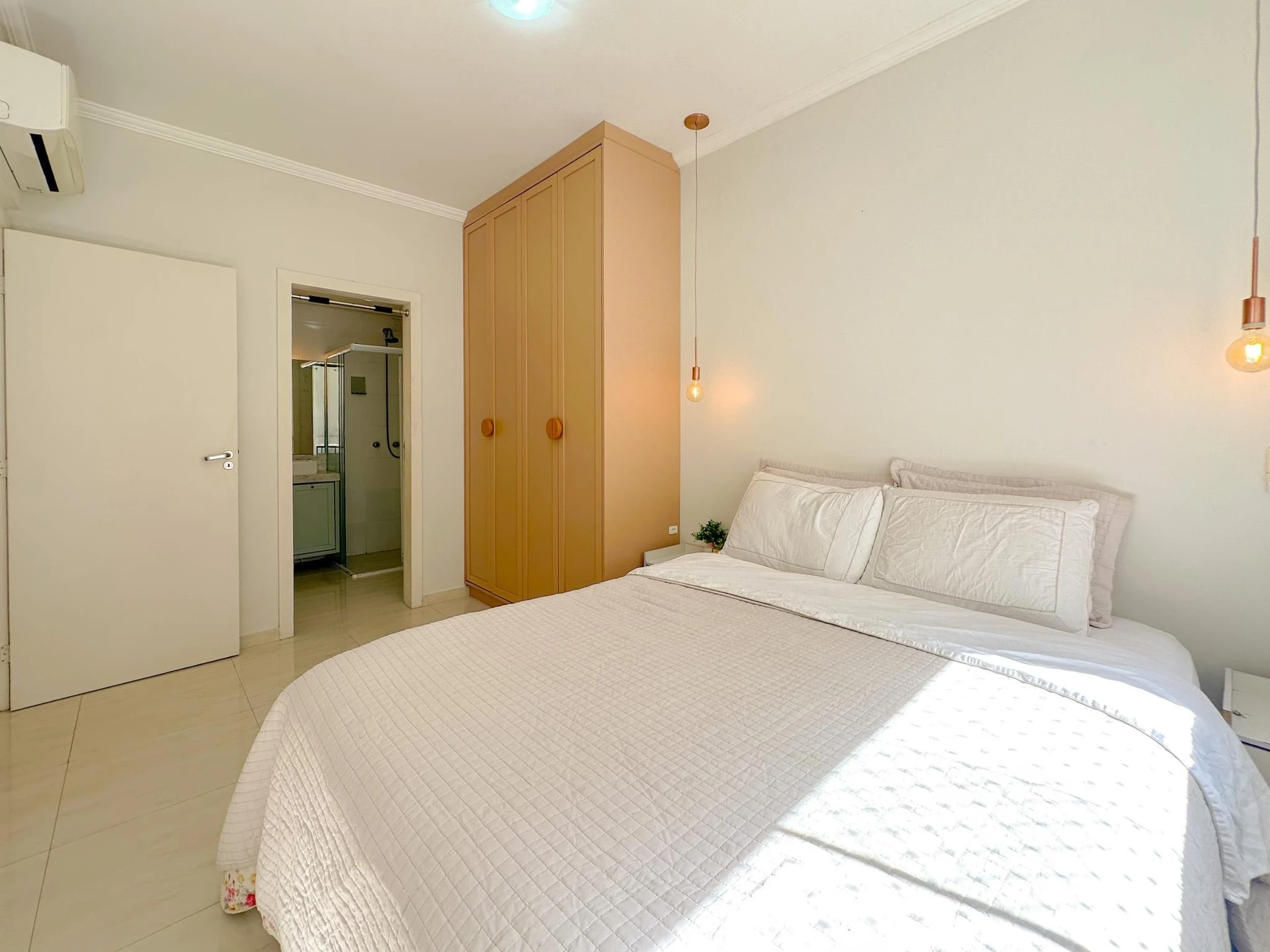 Furnished apartment, 92 m², with a grill on the balcony — photo 5