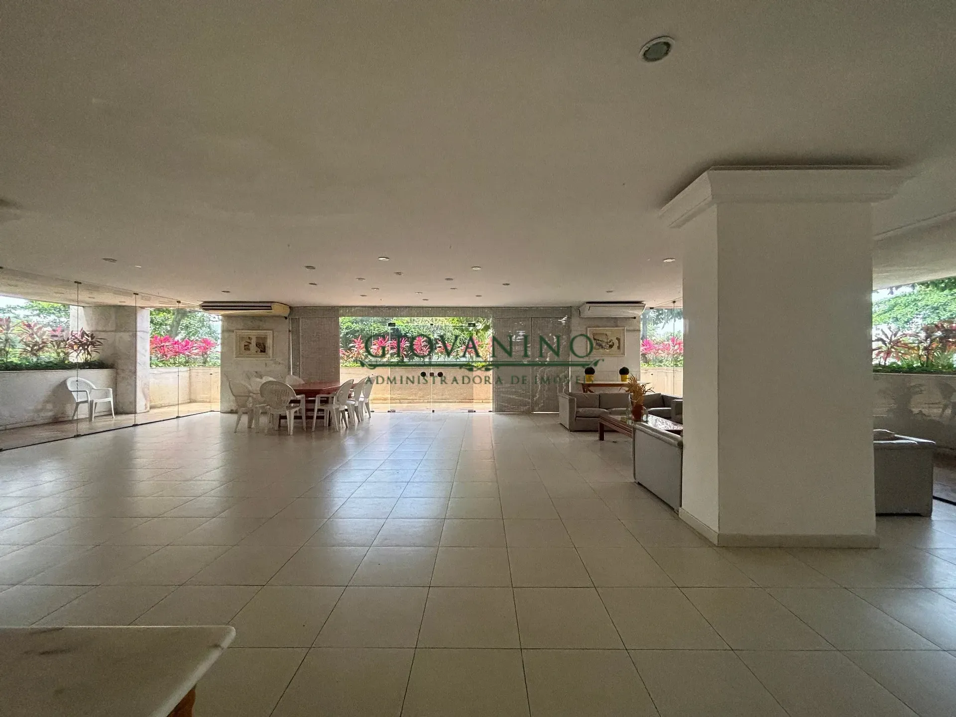 Apartamento de 4 quartos com piso de madeira ou laminado — photo 13