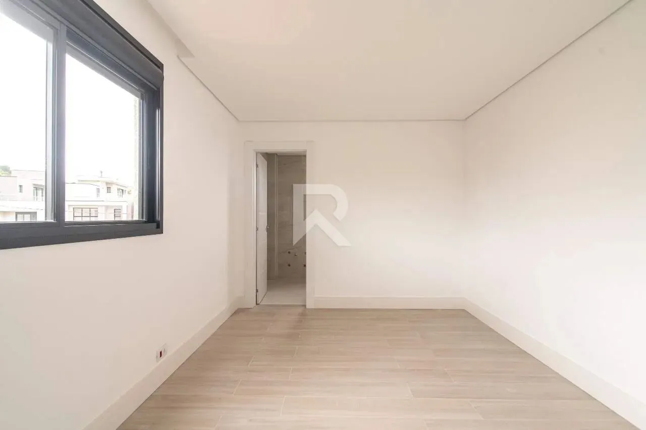 Two-level house with 3 en-suite bedrooms and 2 spots — photo 17