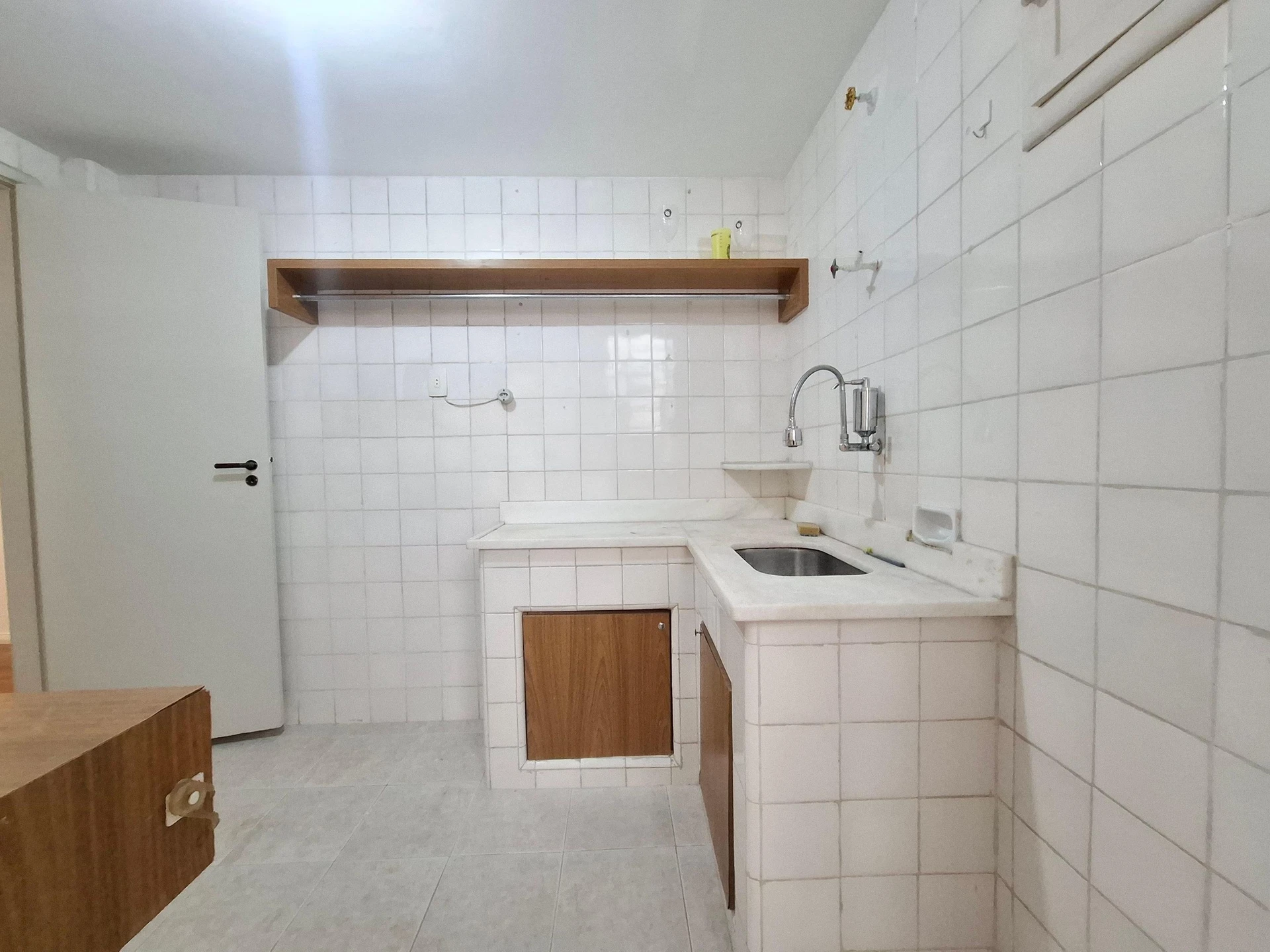 One-bedroom apartment with a mountain view in Rio de Janeiro — photo 15