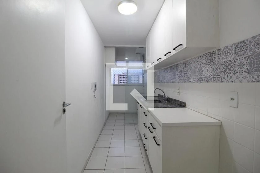 Glass-enclosed balcony in a 2-bedroom apartment, 62 m² — photo 9