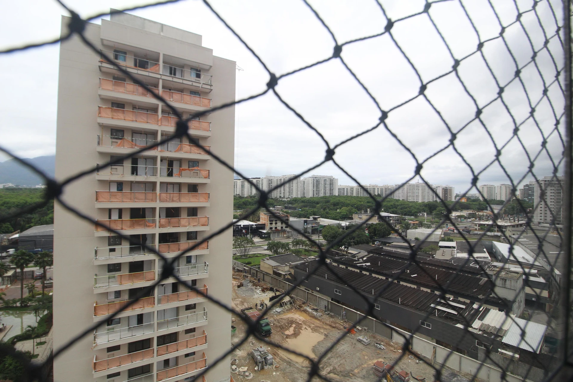 2-bedroom apartment with a glass-enclosed balcony — photo 39