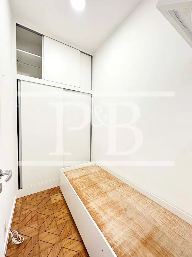 4-bedroom apartment with 270 m² and 4 bathrooms — photo 34
