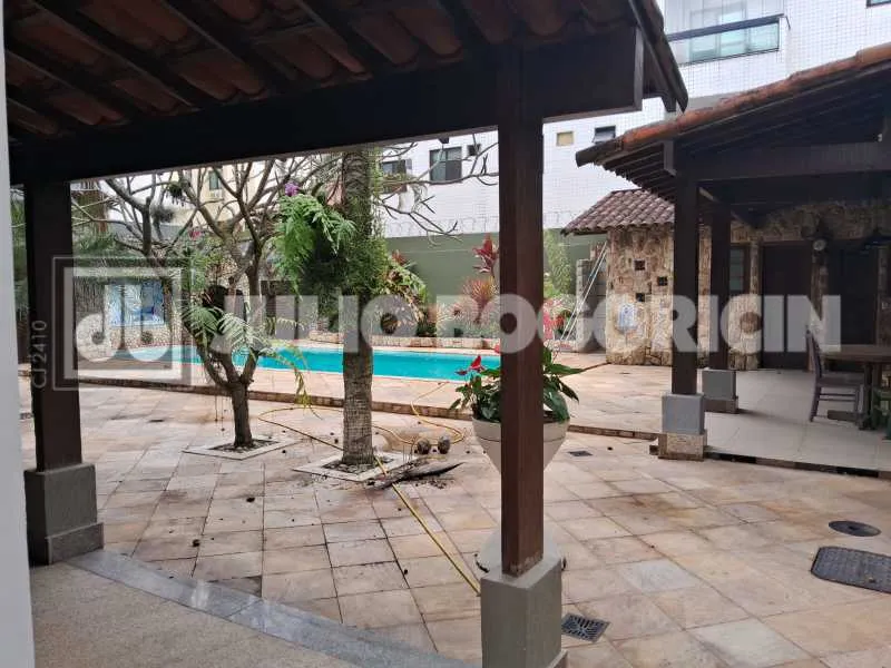 Residential house with 3 bedrooms and 4 bathrooms — photo 11