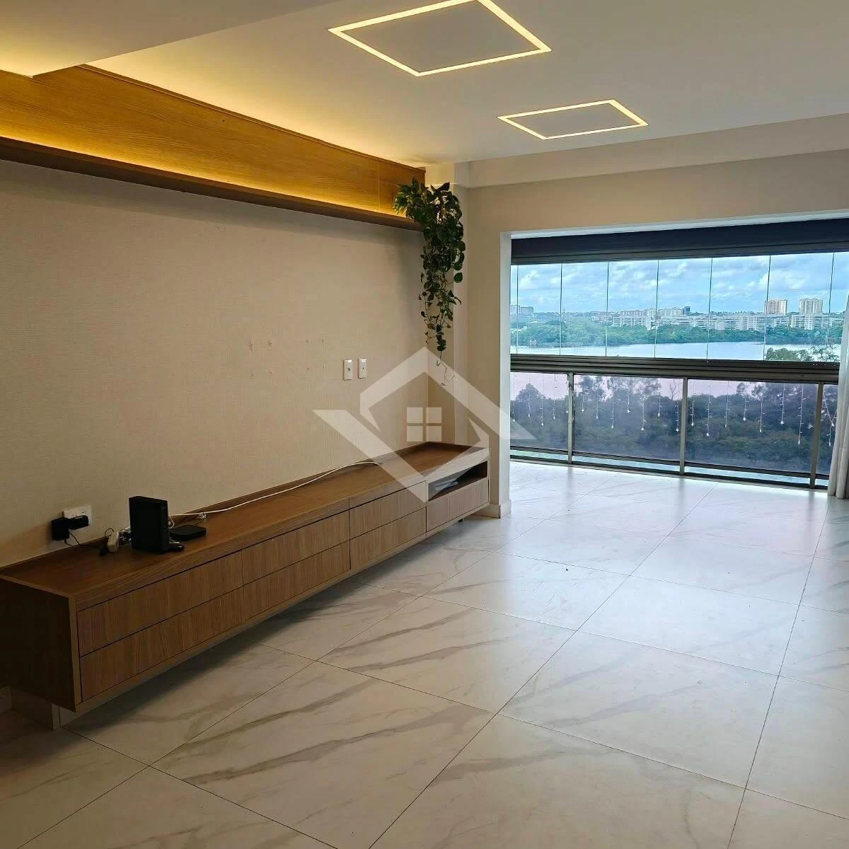 4-bedroom apartment with glassed-in balcony — photo 7
