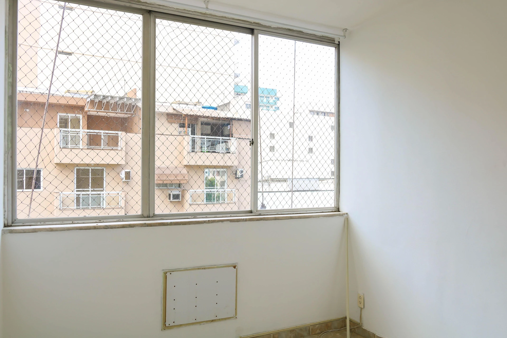 Apartment with 2 bedrooms and an enclosed glass balcony — photo 41