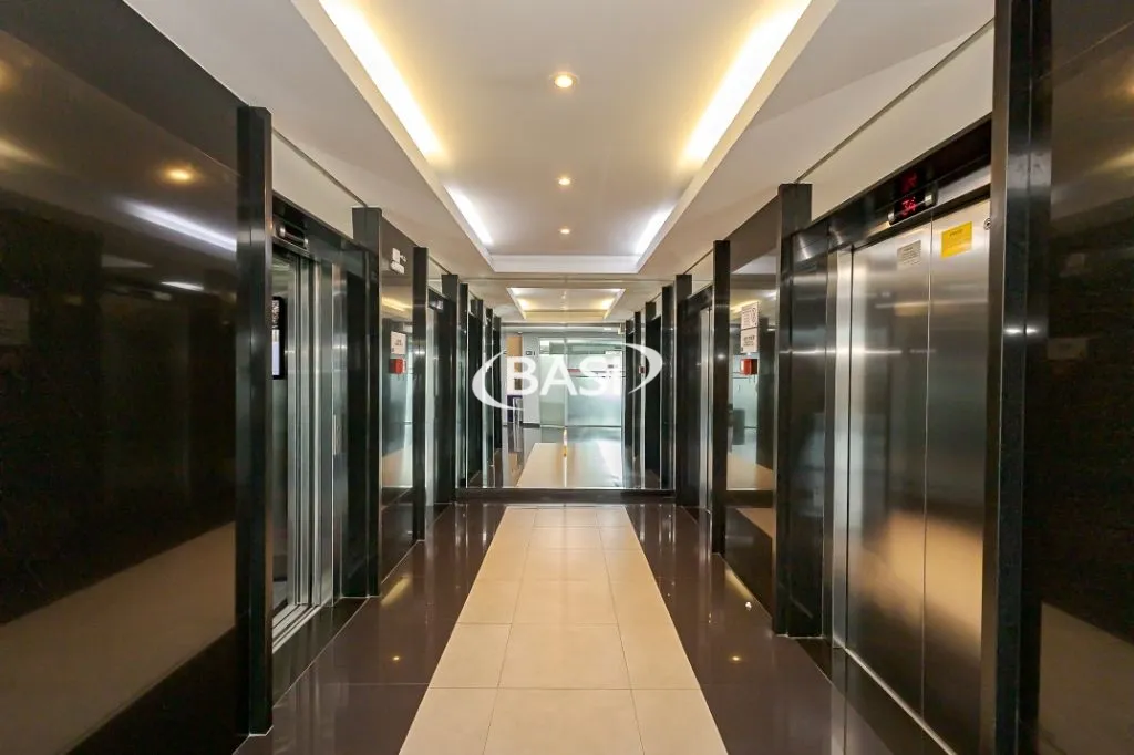 Estudio amueblado de 42 m² en el 15º piso con balcón — photo 72