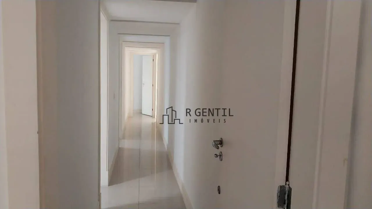 Apartamento com 4 dormitórios e 5 banheiros — photo 17