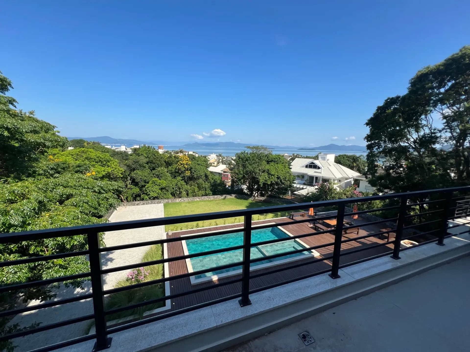 Gated condo house with 6 en-suite bedrooms and 7 baths — photo 11