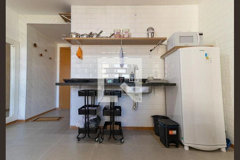 Balcony with a grill in a one-bedroom apartment, 32 m² — photo 8