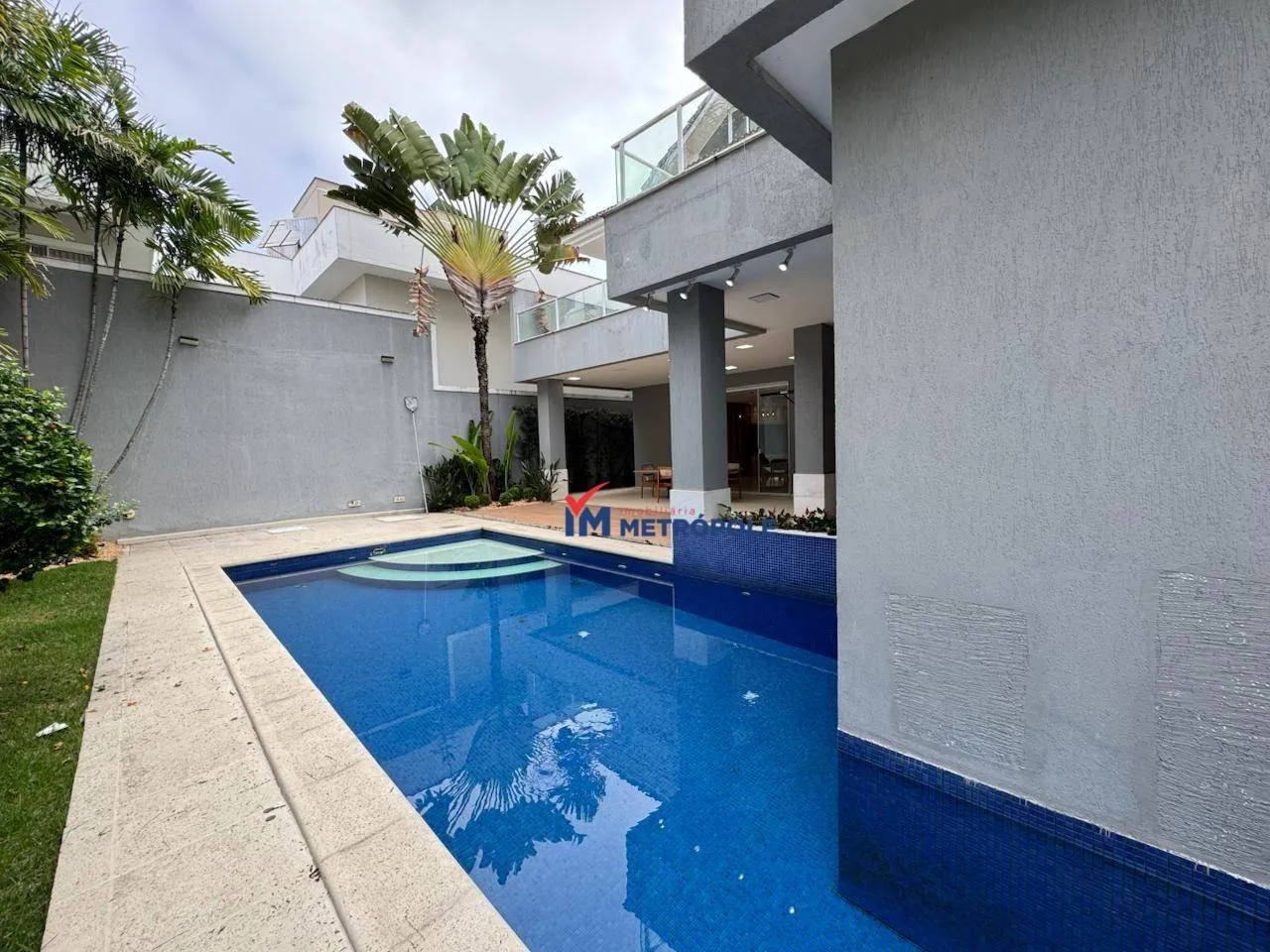5 quartos e janelas do piso ao teto: casa de 600 m² — photo 27