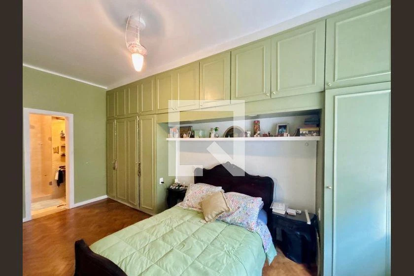 Furnished apartment with 3 bedrooms and 200 m² — photo 4