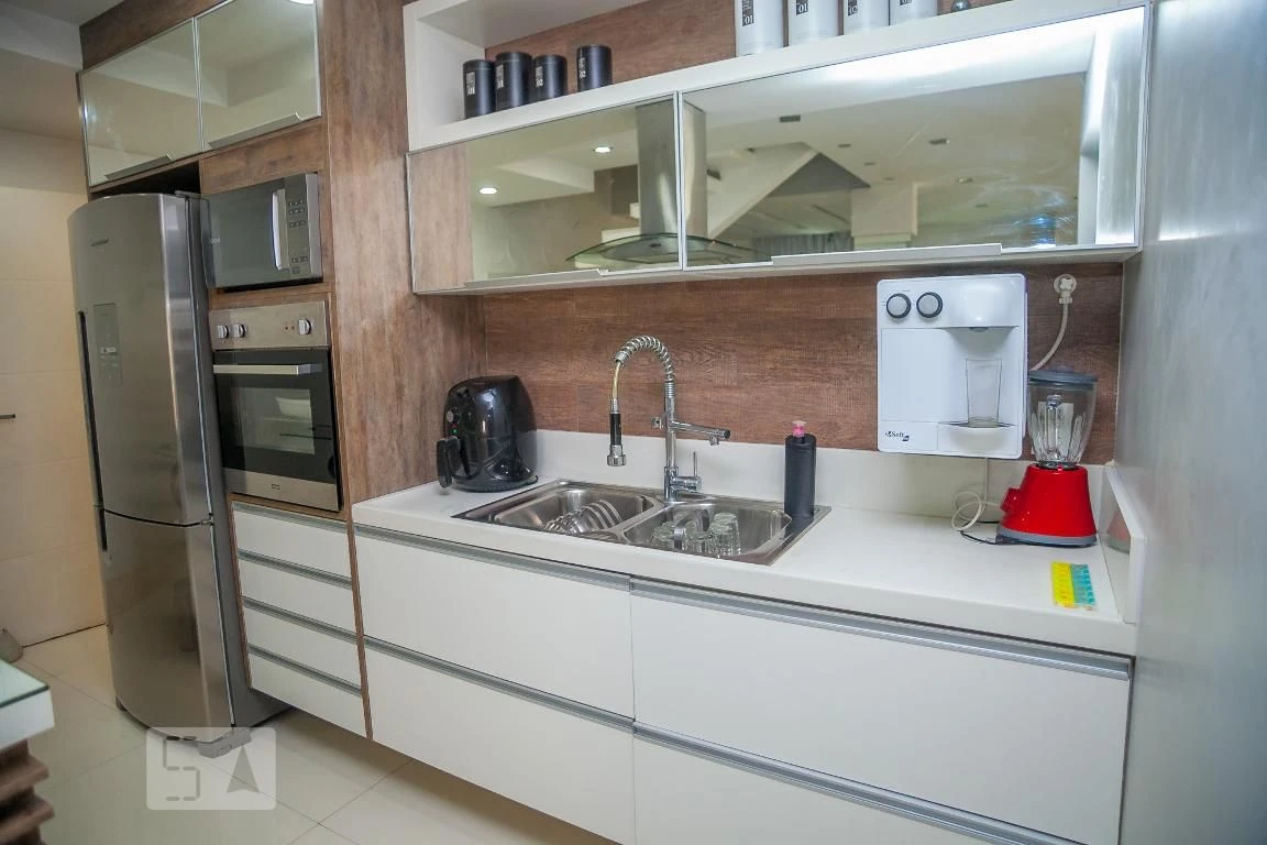 Власний басейн та 4 спальні: будинок 330 м² — photo 2