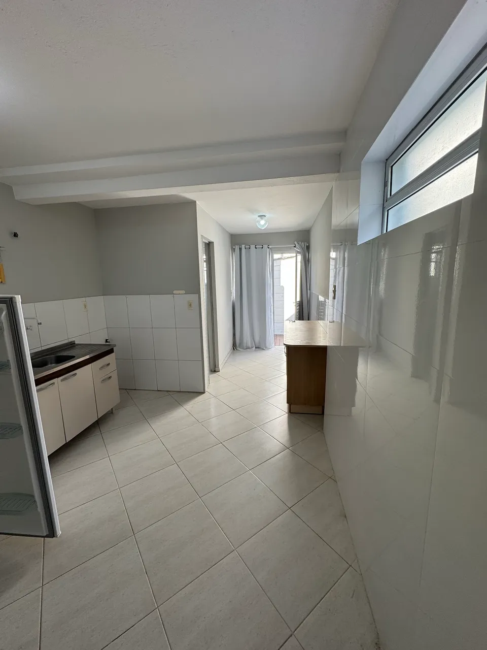 Unfurnished studio with glass shower and 1 bathroom — photo 2